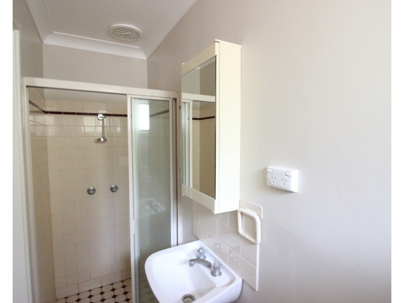 1/18 Magnolia Parade, Lake Albert NSW 2650