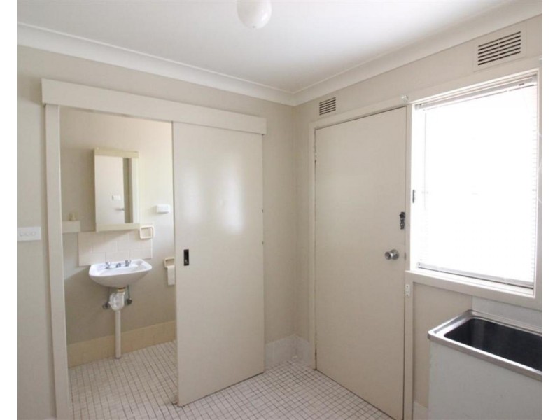 1/18 Magnolia Parade, Lake Albert NSW 2650