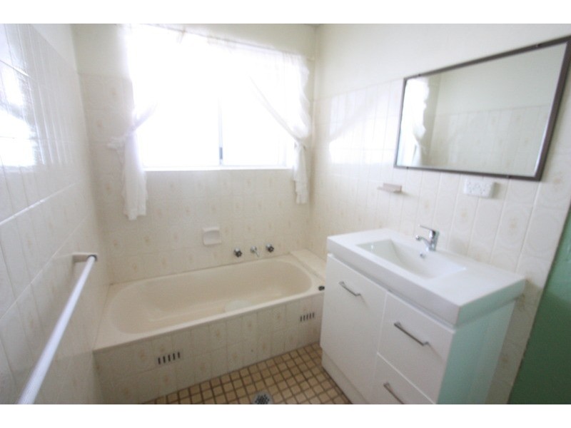 2/29 Kenneally Street, Kooringal NSW 2650