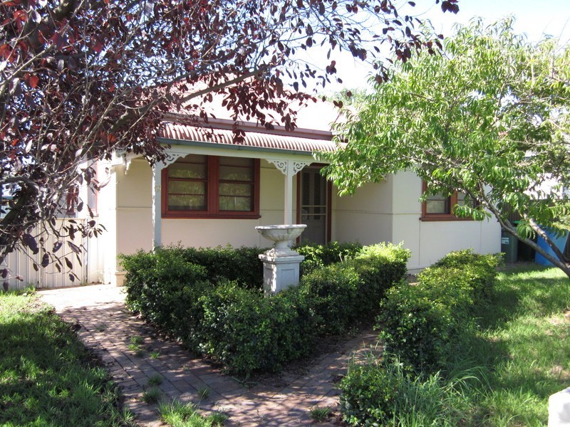 19 Sullivan Avenue, Wagga Wagga NSW 2650