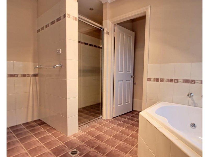 7 Bogong Crescent, Tatton NSW 2650