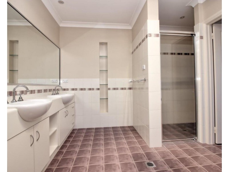 7 Bogong Crescent, Tatton NSW 2650