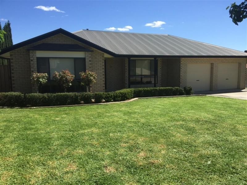 24 Cowan Place, Wagga Wagga NSW 2650