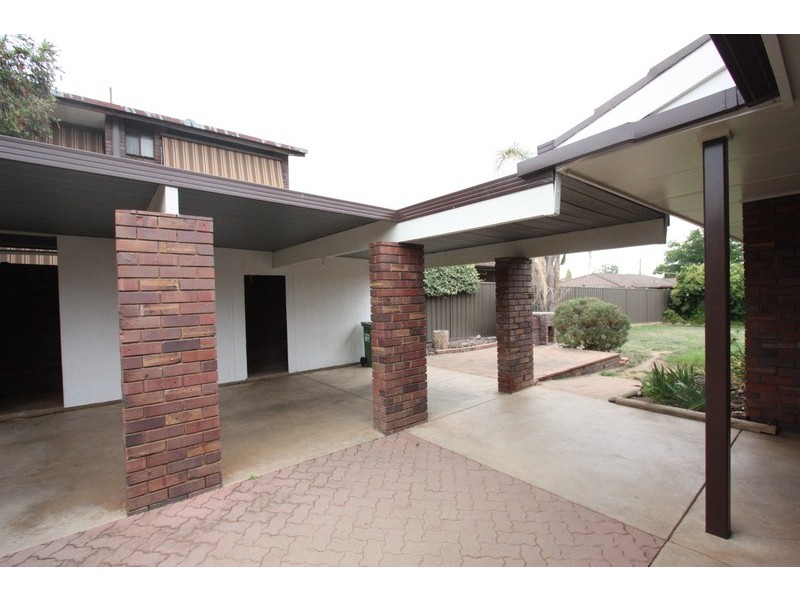 3 Merinda Crescent, Kooringal NSW 2650