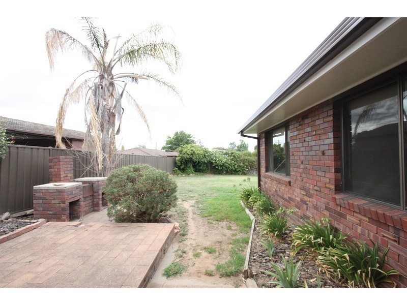 3 Merinda Crescent, Kooringal NSW 2650