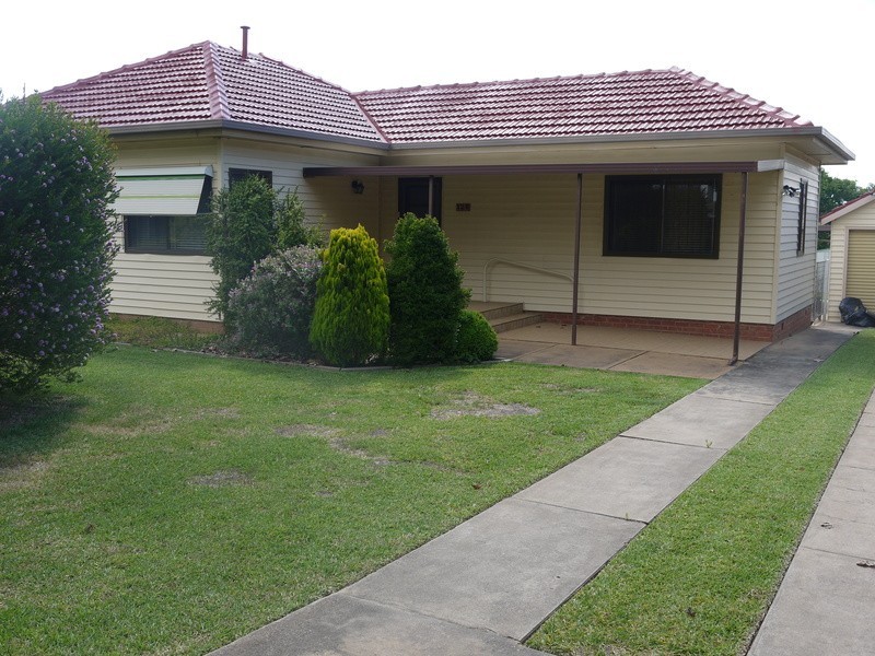 129 Grove Street, Kooringal NSW 2650