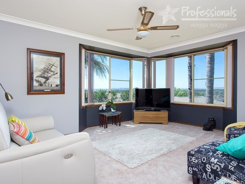 70  Simkin Crescent, Wagga Wagga NSW 2650