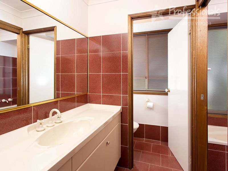 70  Simkin Crescent, Wagga Wagga NSW 2650