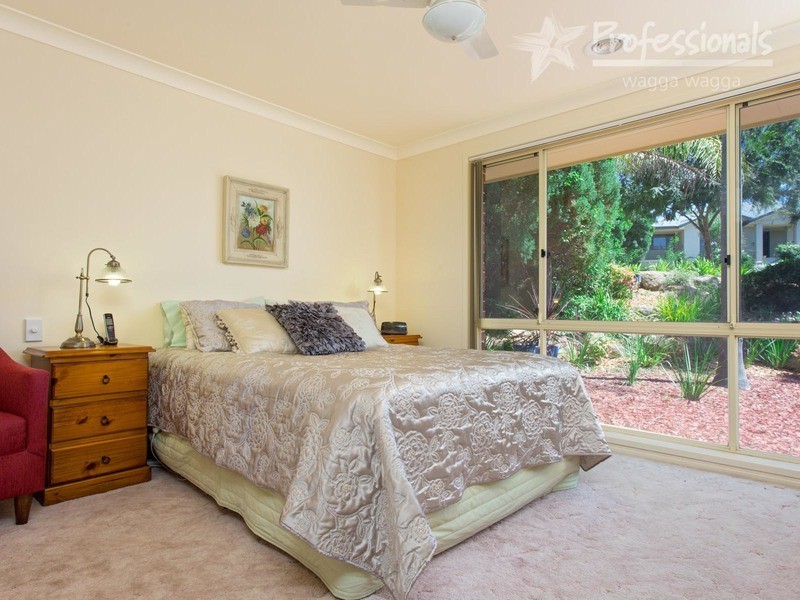 70  Simkin Crescent, Wagga Wagga NSW 2650