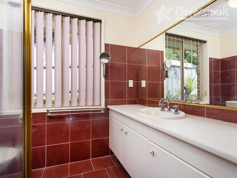 70  Simkin Crescent, Wagga Wagga NSW 2650