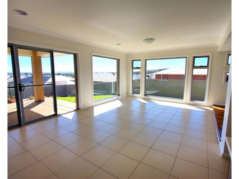 56 Kaloona Drive, Bourkelands NSW 2650