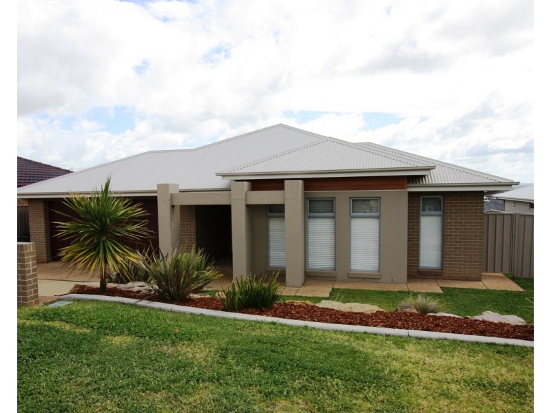 56 Kaloona Drive, Bourkelands NSW 2650