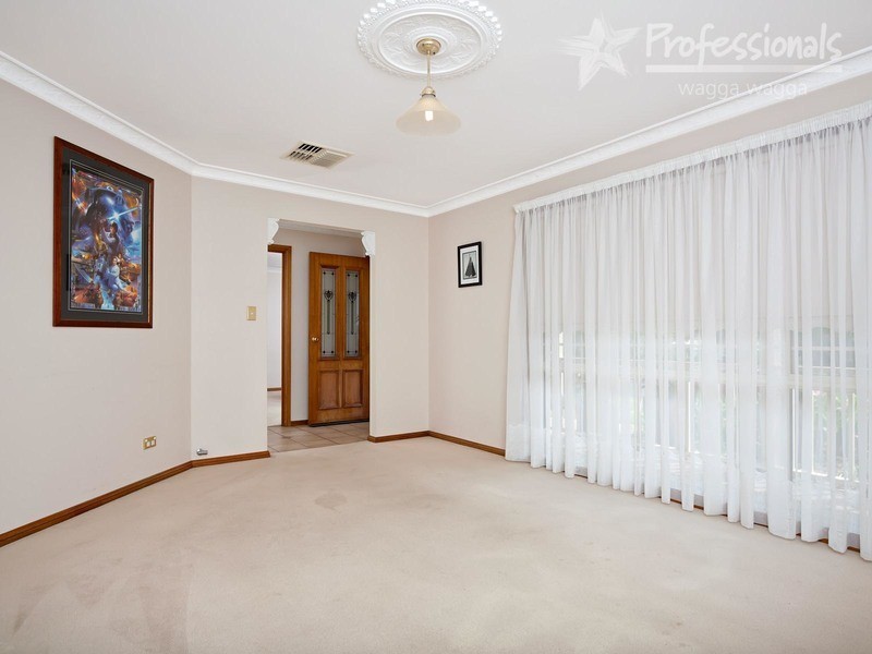 31 Kaldari Crescent, Wagga Wagga NSW 2650