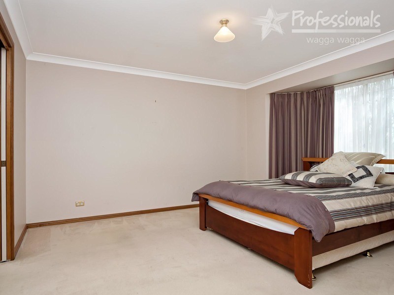 31 Kaldari Crescent, Wagga Wagga NSW 2650