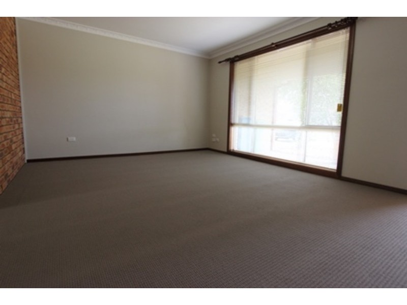 1/5 Yentoo Drive, Glenfield Park NSW 2650