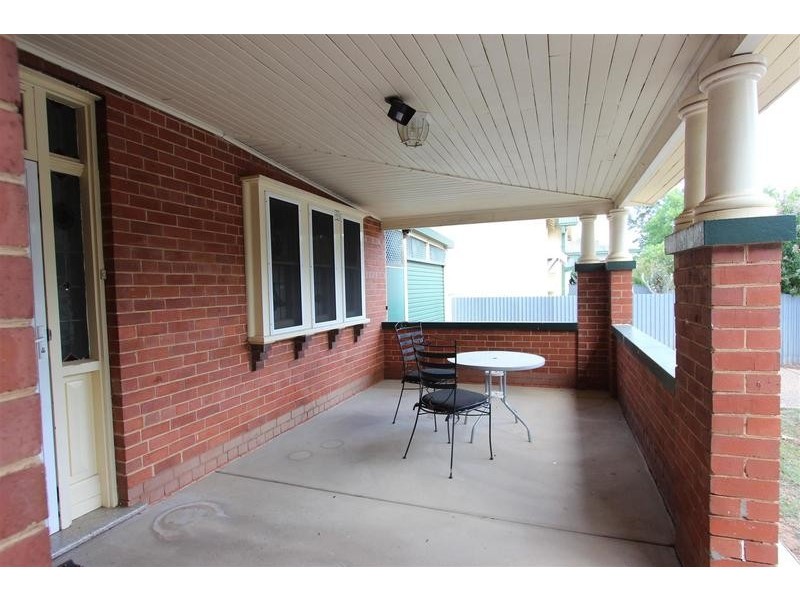 25 Oates Avenue, Wagga Wagga NSW 2650