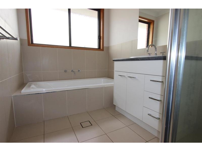 11 Tahara Crescent, Wagga Wagga NSW 2650