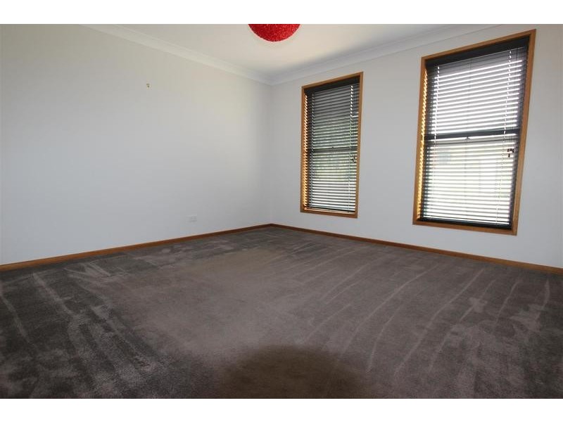 11 Tahara Crescent, Wagga Wagga NSW 2650