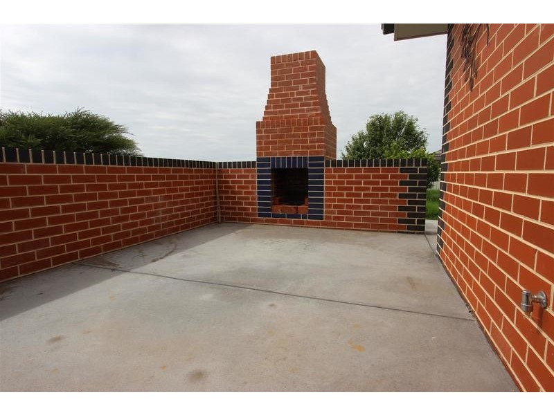 11 Tahara Crescent, Wagga Wagga NSW 2650