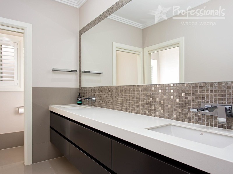 35 Brindabella Drive, Wagga Wagga NSW 2650