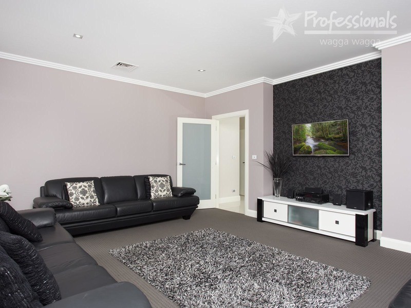 35 Brindabella Drive, Wagga Wagga NSW 2650