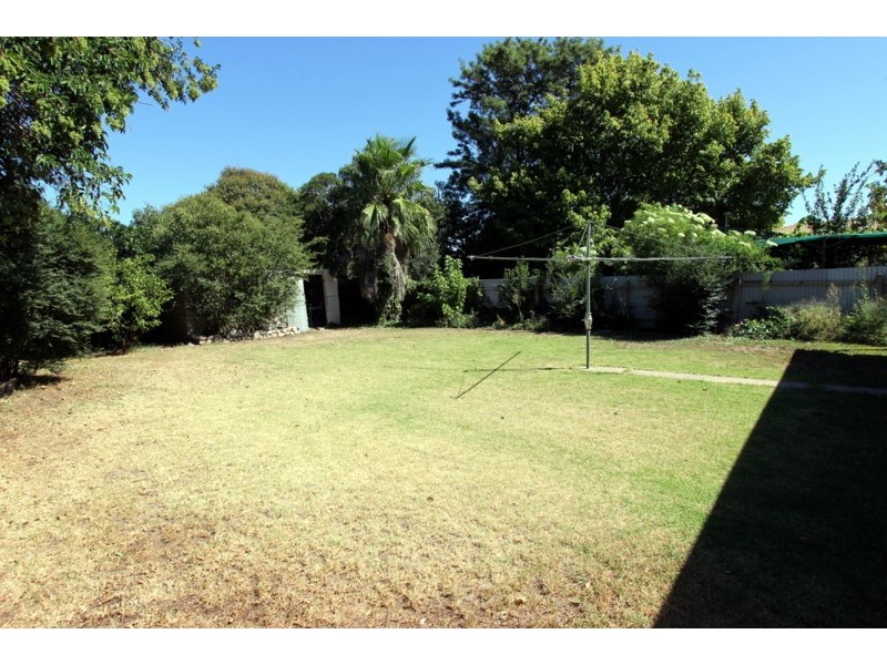 8 Thomas Street, Wagga Wagga NSW 2650