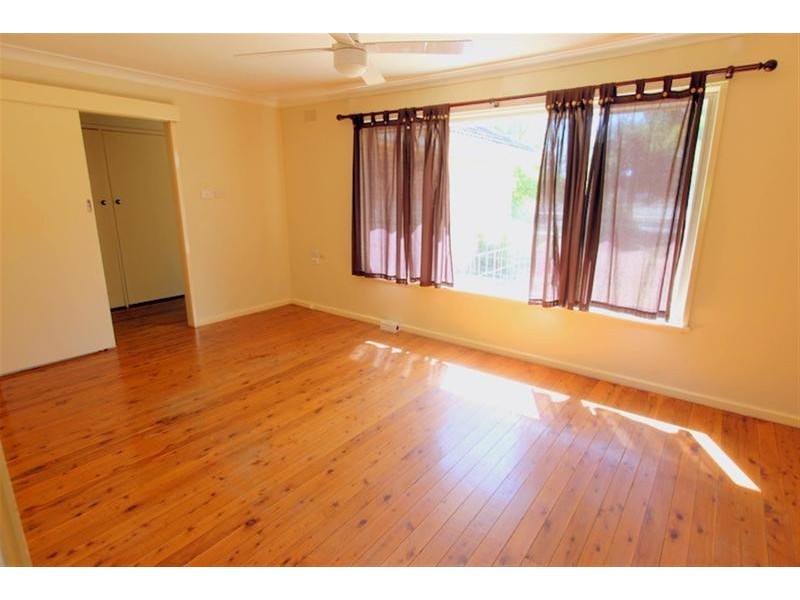 8 Thomas Street, Wagga Wagga NSW 2650