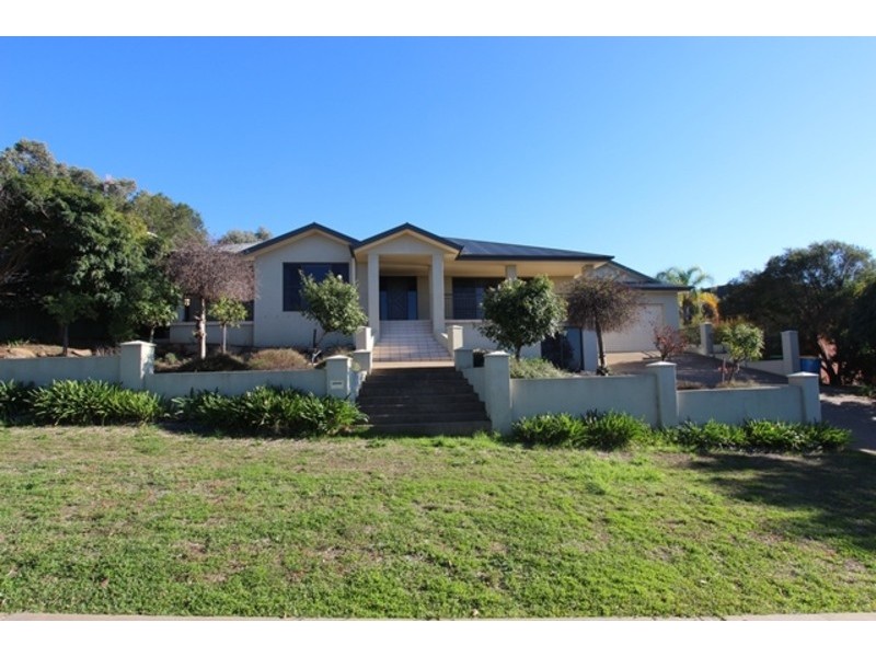 71 Simkin Crescent, Kooringal NSW 2650