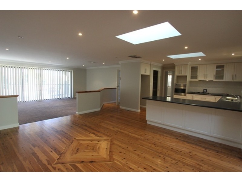 71 Simkin Crescent, Kooringal NSW 2650