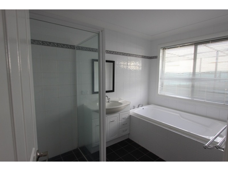 71 Simkin Crescent, Kooringal NSW 2650