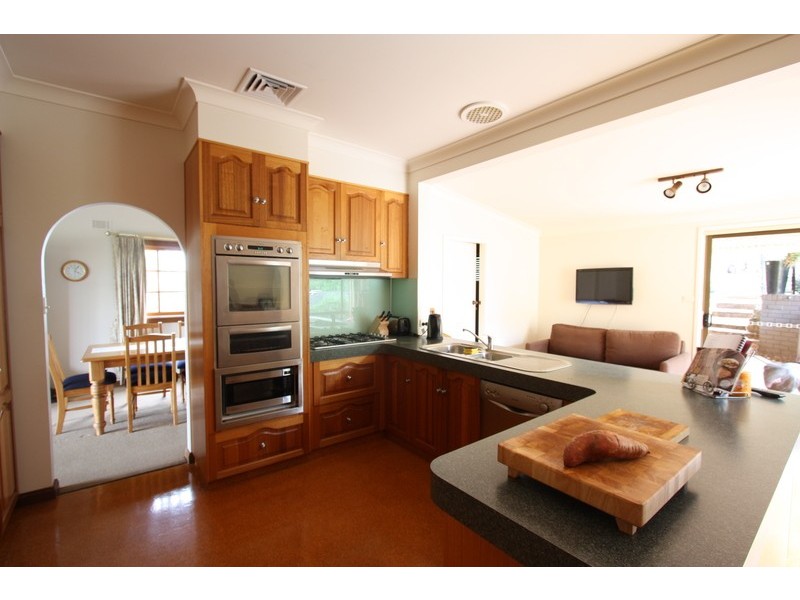 16 Panorama Street, Wagga Wagga NSW 2650