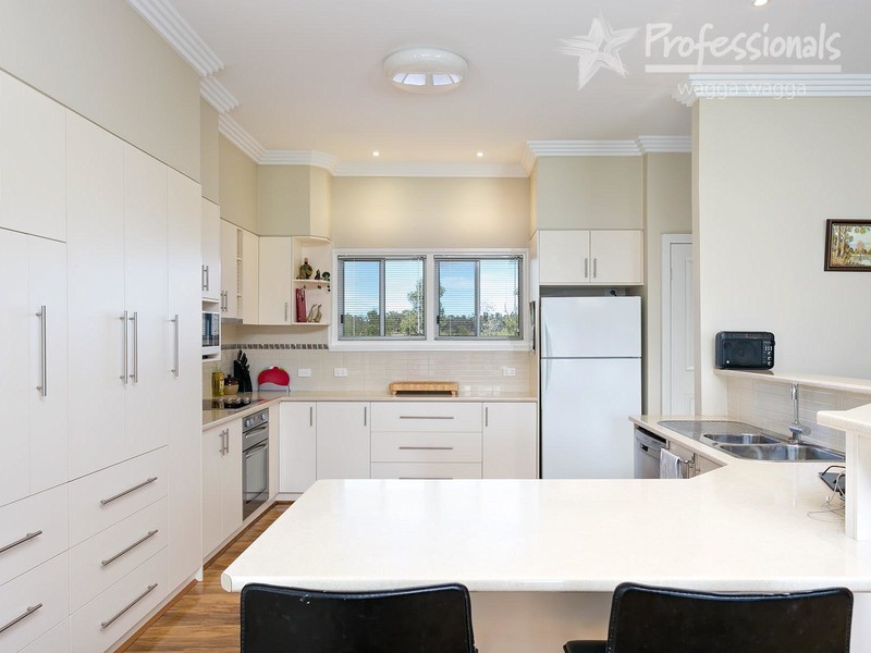 166 Mitchell Road, Wagga Wagga NSW 2650