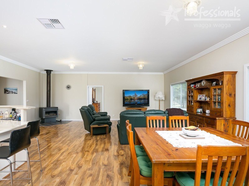 166 Mitchell Road, Wagga Wagga NSW 2650