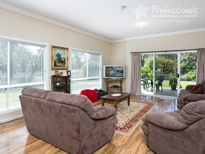 166 Mitchell Road, Wagga Wagga NSW 2650