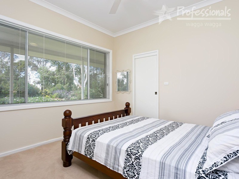 166 Mitchell Road, Wagga Wagga NSW 2650