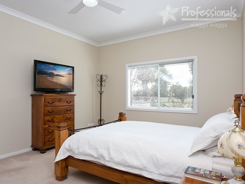 166 Mitchell Road, Wagga Wagga NSW 2650