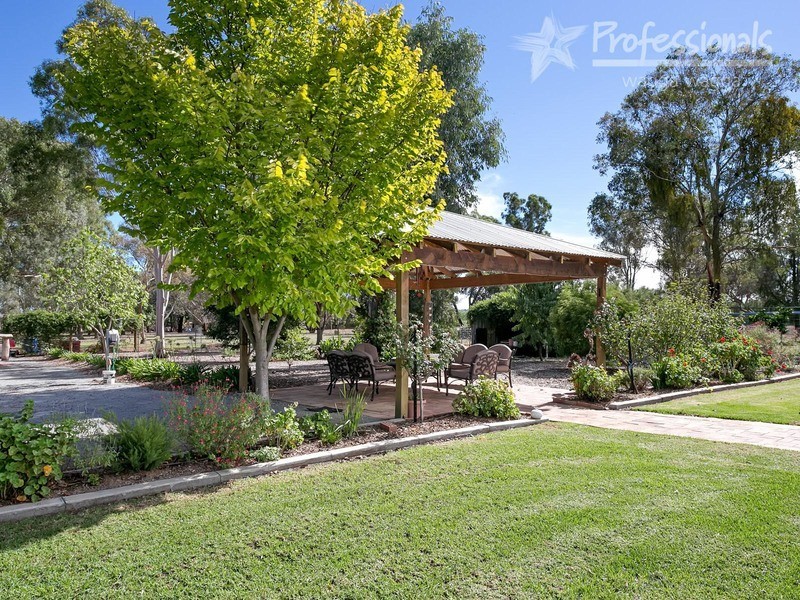 166 Mitchell Road, Wagga Wagga NSW 2650