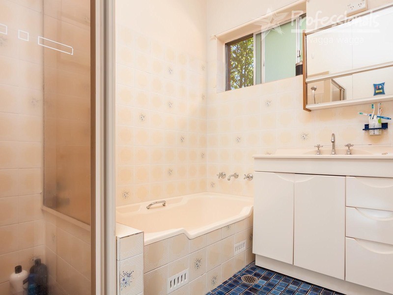 119 Simkin Crescent, Wagga Wagga NSW 2650