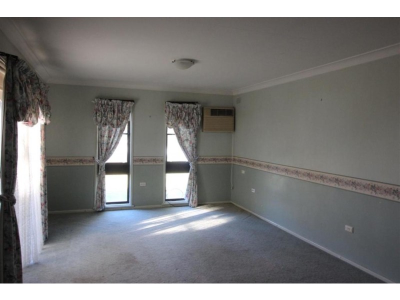 13 Higgins Avenue, Wagga Wagga NSW 2650