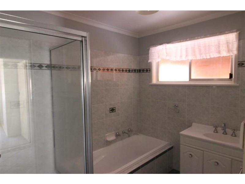 13 Higgins Avenue, Wagga Wagga NSW 2650