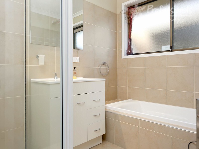 2 Nicholi Crescent, Wagga Wagga NSW 2650