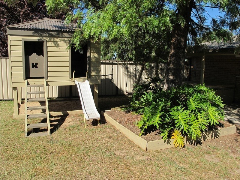 2 Nicholi Crescent, Wagga Wagga NSW 2650