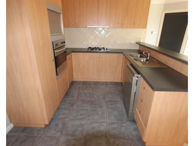 1/2 Hudson Drive, Lloyd NSW 2650