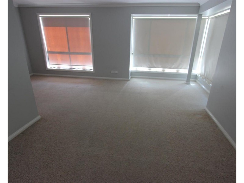 1/2 Hudson Drive, Lloyd NSW 2650