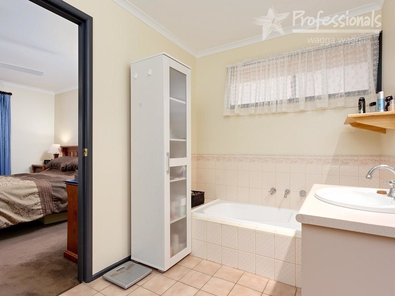 9 Otama Street, Wagga Wagga NSW 2650