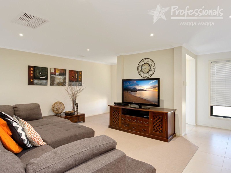17 Walla Place, Wagga Wagga NSW 2650
