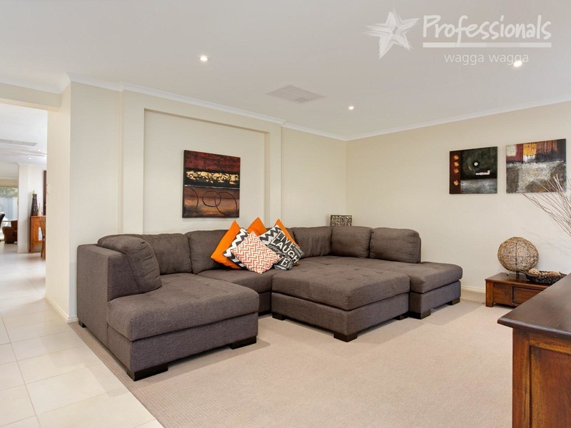 17 Walla Place, Wagga Wagga NSW 2650