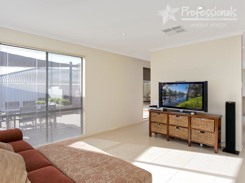 17 Walla Place, Wagga Wagga NSW 2650