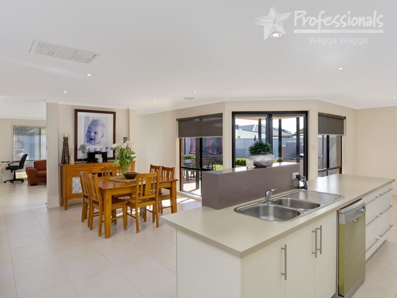 17 Walla Place, Wagga Wagga NSW 2650