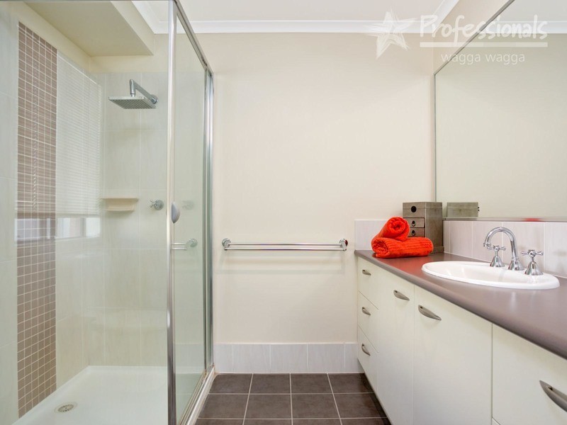 17 Walla Place, Wagga Wagga NSW 2650